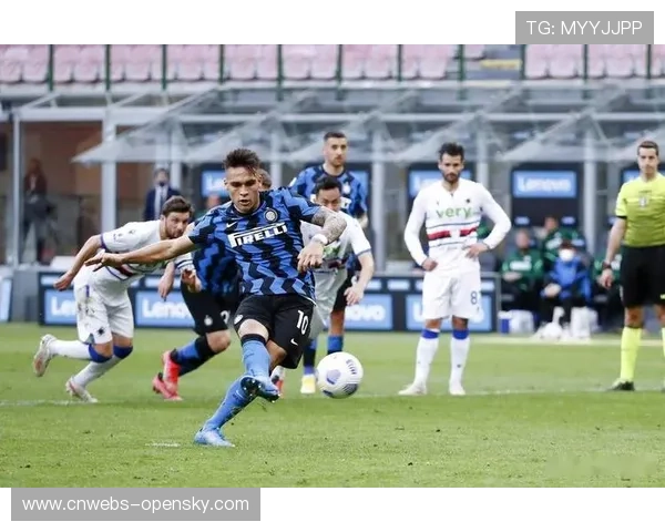 国米2-0客胜克雷莫内塞，劳塔罗头球破门领跑意甲