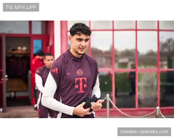 即时：帕夫洛维奇远射中柱，拜仁错失扩大比分良机。